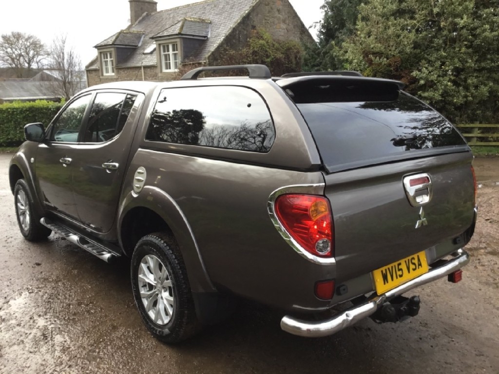 MITSUBISHI L200