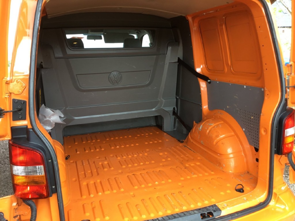 VOLKSWAGEN TRANSPORTER