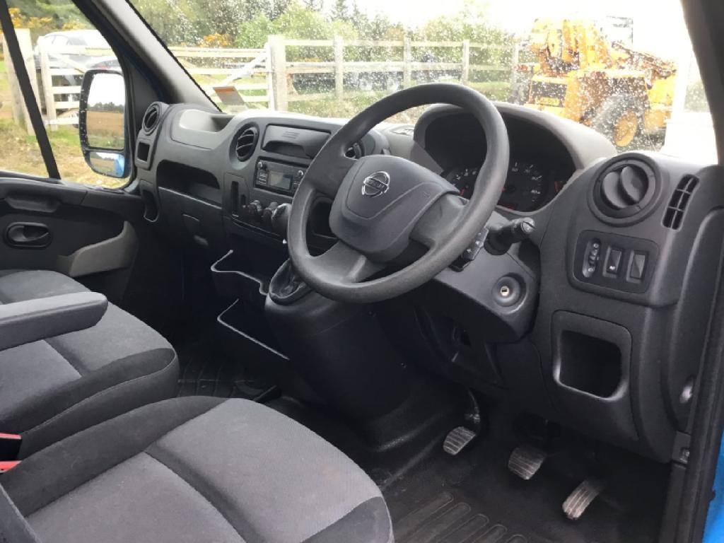 NISSAN NV400