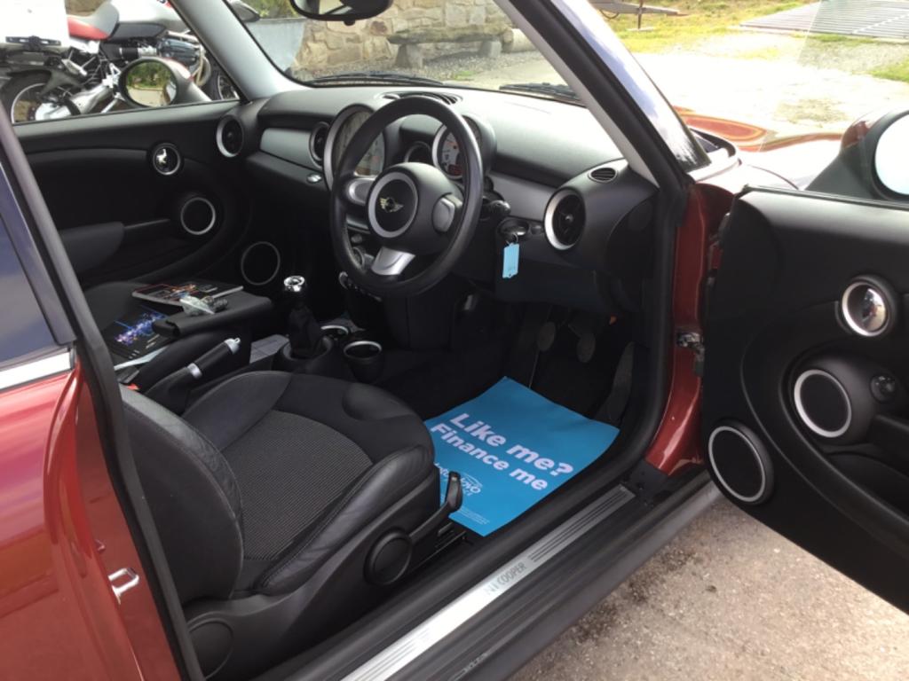 MINI HATCHBACK