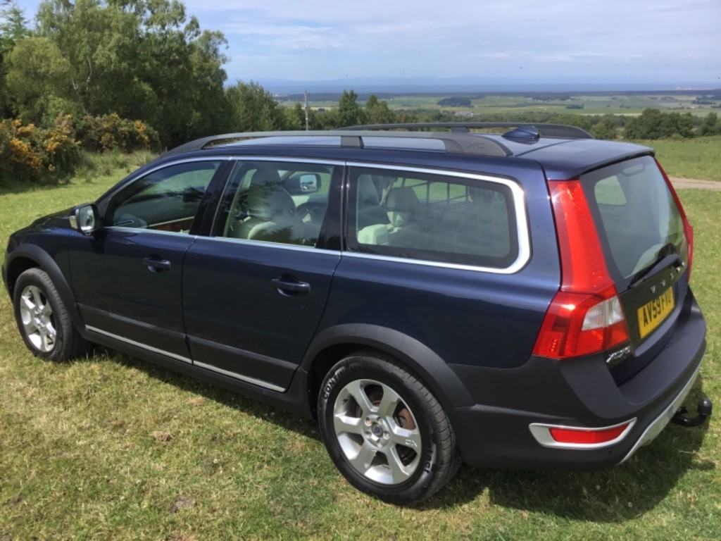 View VOLVO XC70 2.4ltr D5 SE LUX AWD AUTO ESTATE 205ps