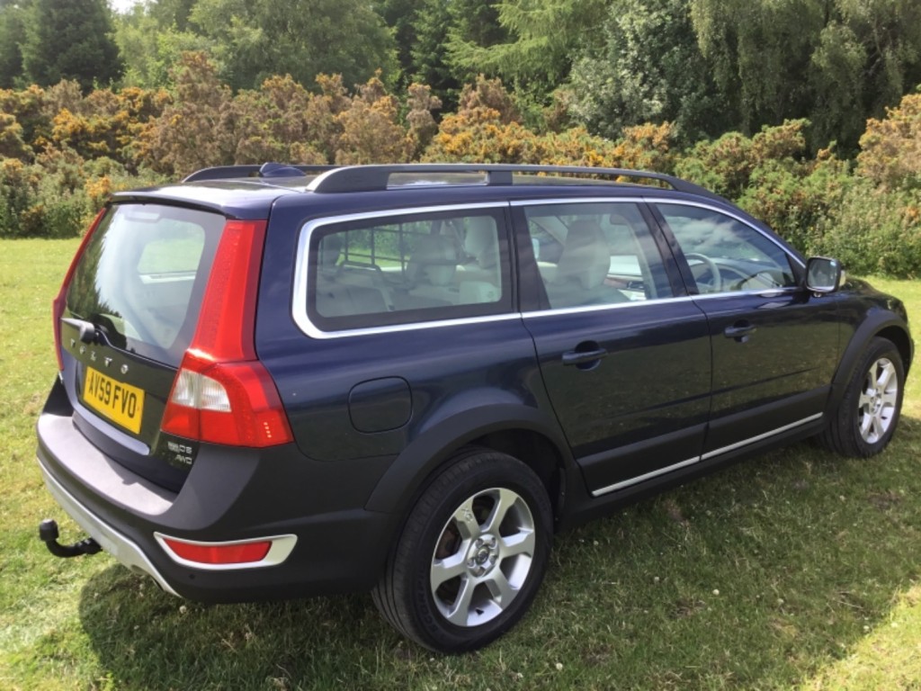 View VOLVO XC70 2.4ltr D5 SE LUX AWD AUTO ESTATE 205ps