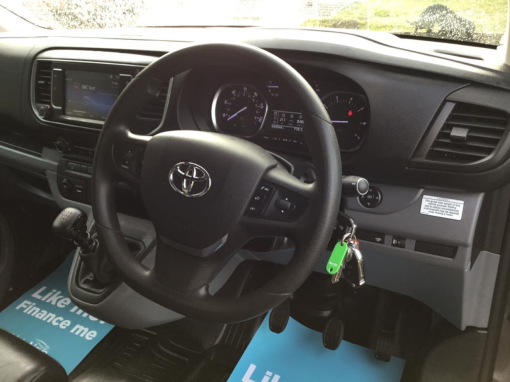 TOYOTA PROACE