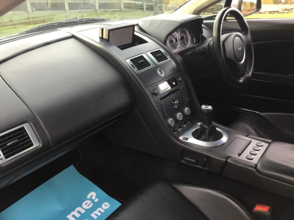 ASTON MARTIN VANTAGE