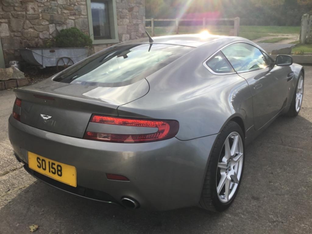 ASTON MARTIN VANTAGE