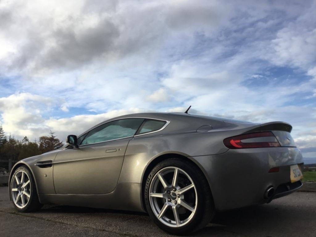 ASTON MARTIN VANTAGE