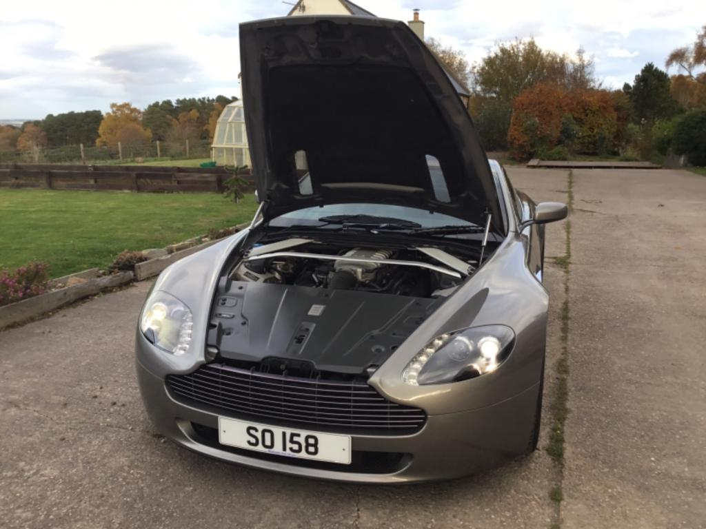 ASTON MARTIN VANTAGE