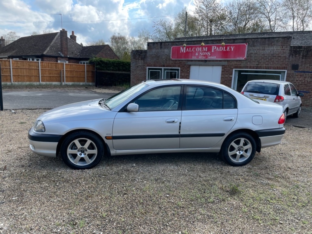 View TOYOTA AVENSIS VVTI CDX