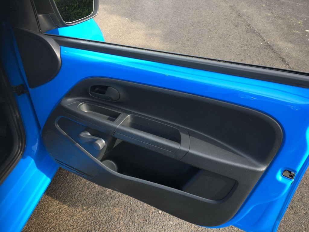 VOLKSWAGEN UP
