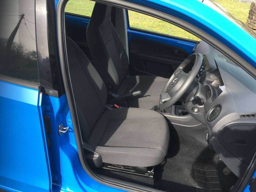 VOLKSWAGEN UP
