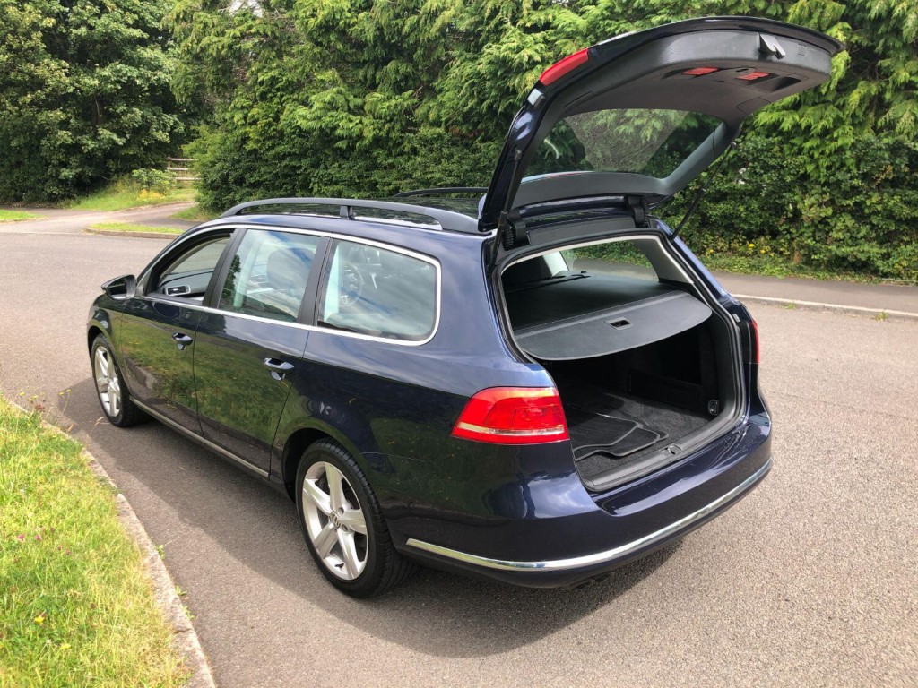 VOLKSWAGEN PASSAT