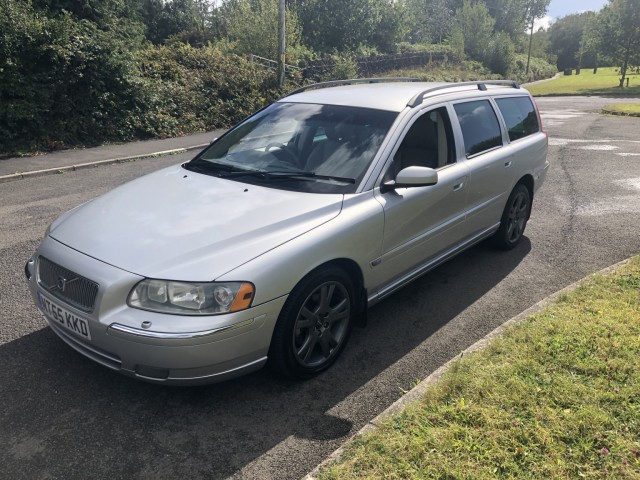 VOLVO V70 2.4 D SE