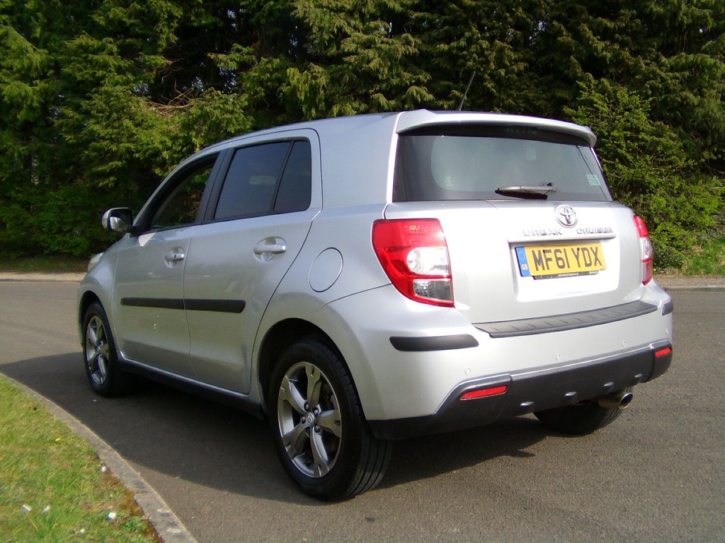 TOYOTA URBAN CRUISER
