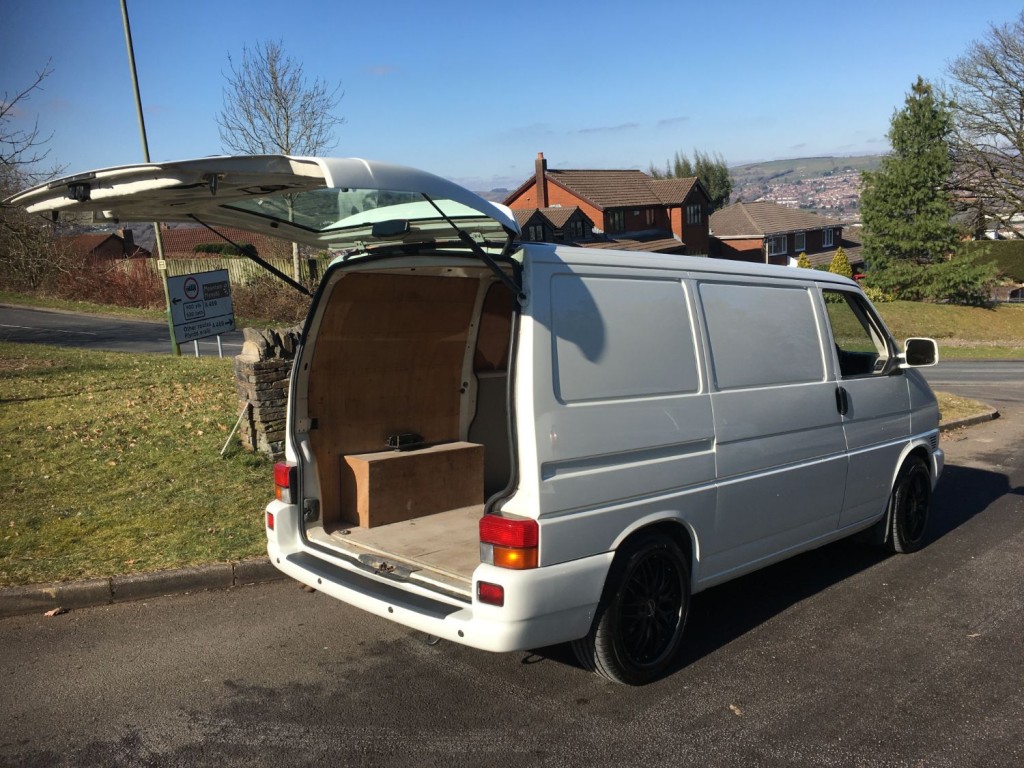 VOLKSWAGEN TRANSPORTER