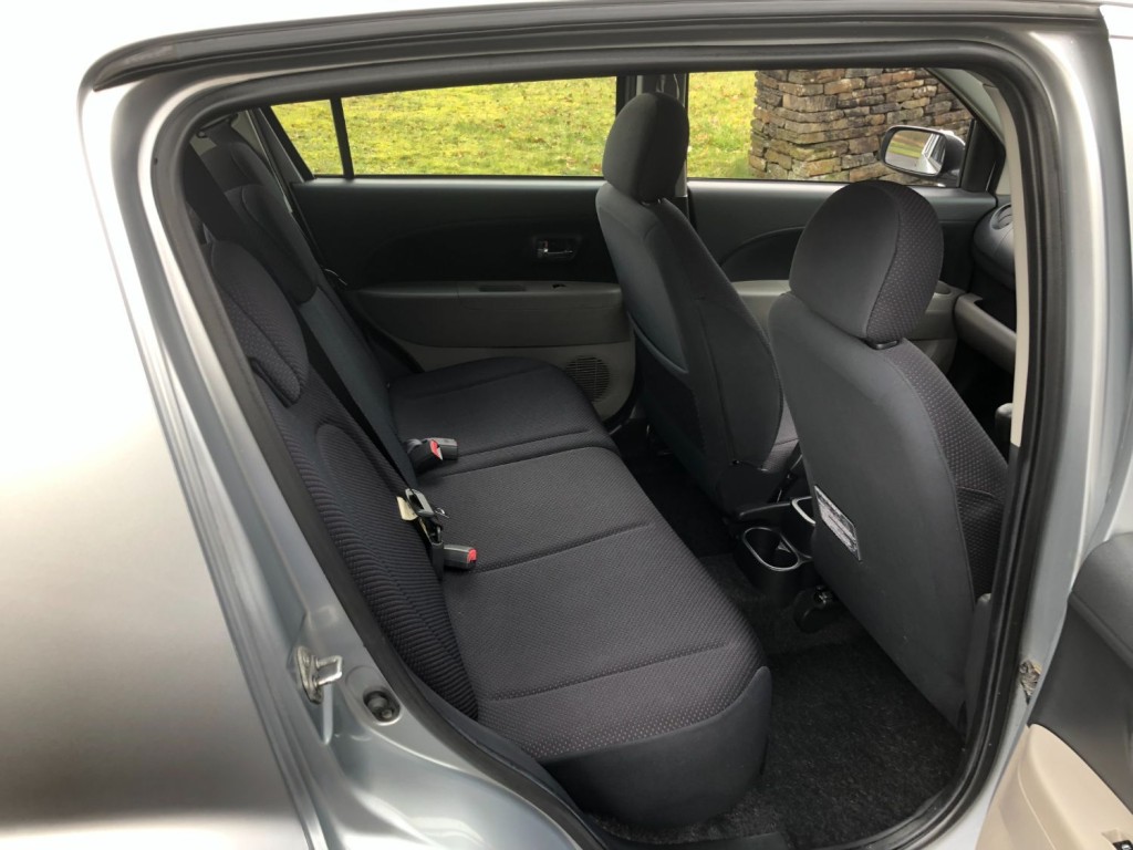 DAIHATSU SIRION
