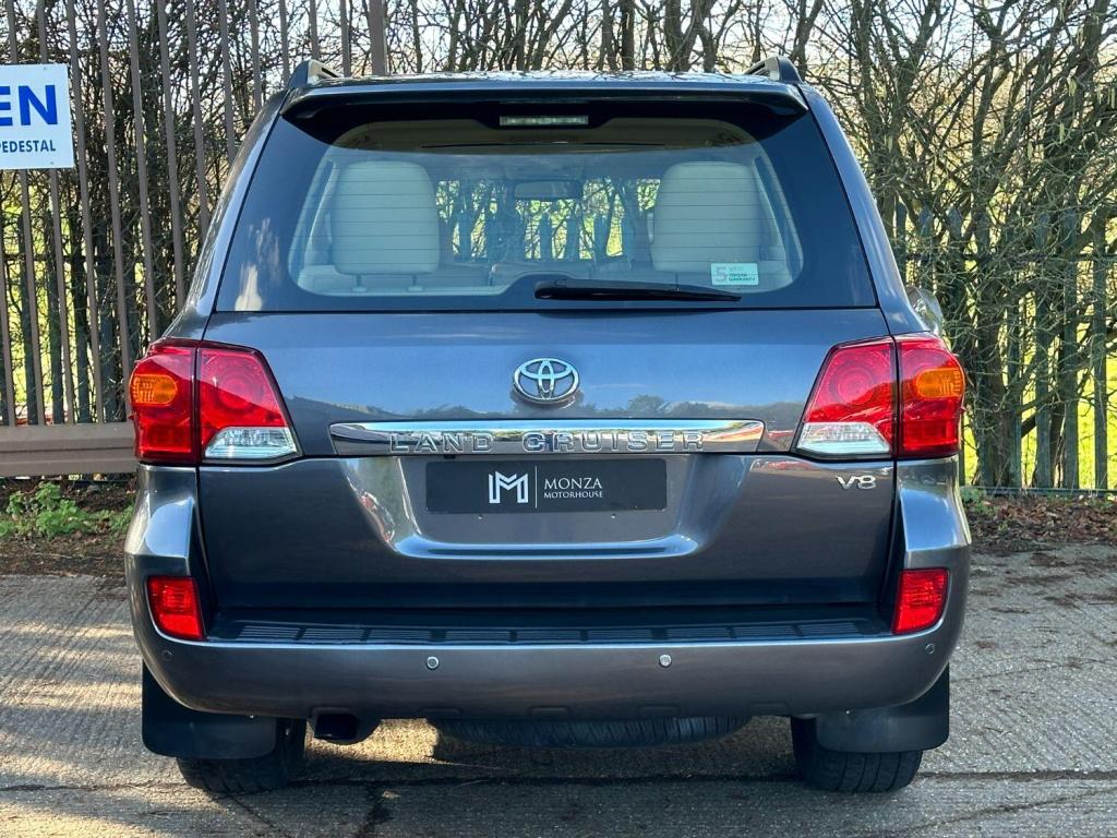 TOYOTA LAND CRUISER 4.5 D-4D V8  2015