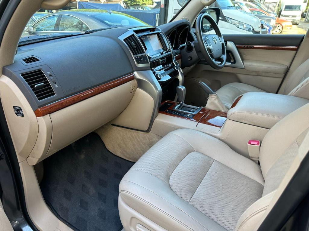 TOYOTA LAND CRUISER 4.5 D-4D V8  2015