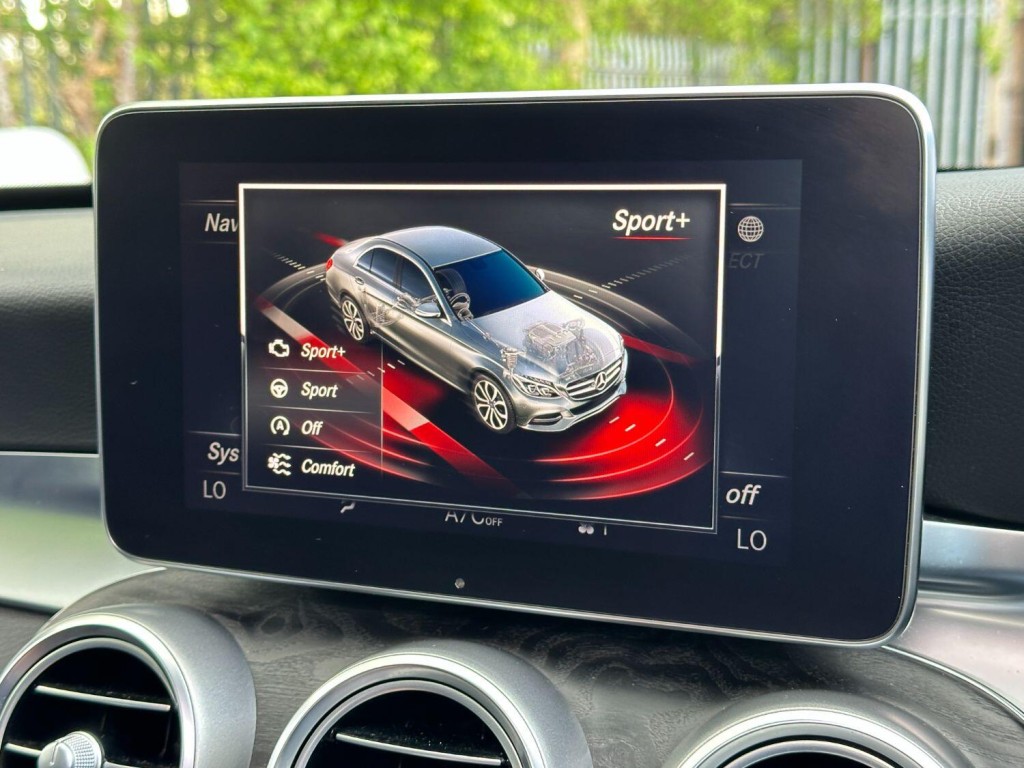 MERCEDES-BENZ C CLASS C250D AMG Line Premium Plus 7G-TRONIC+ 2016