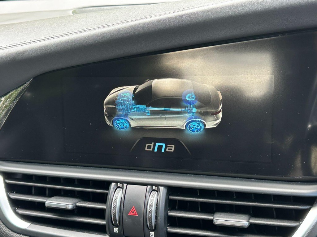 ALFA ROMEO GIULIA 2.0 2.0 Turbo petrol 280hp VELOCE Ti 2020