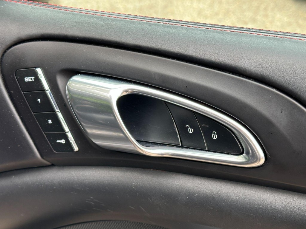 PORSCHE CAYENNE 3.0 V6 E-Hybrid S Platinum Edition 2017