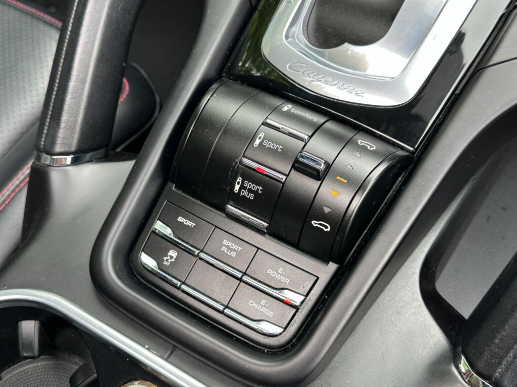 PORSCHE CAYENNE 3.0 V6 E-Hybrid S Platinum Edition 2017