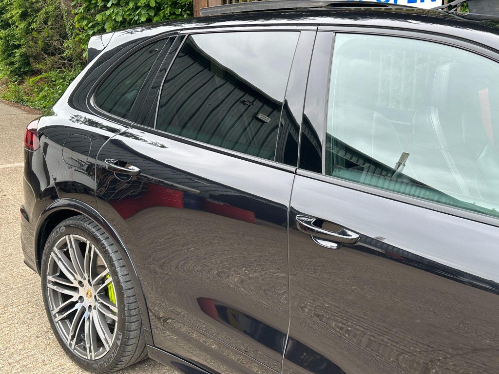 PORSCHE CAYENNE 3.0 V6 E-Hybrid S Platinum Edition 2017