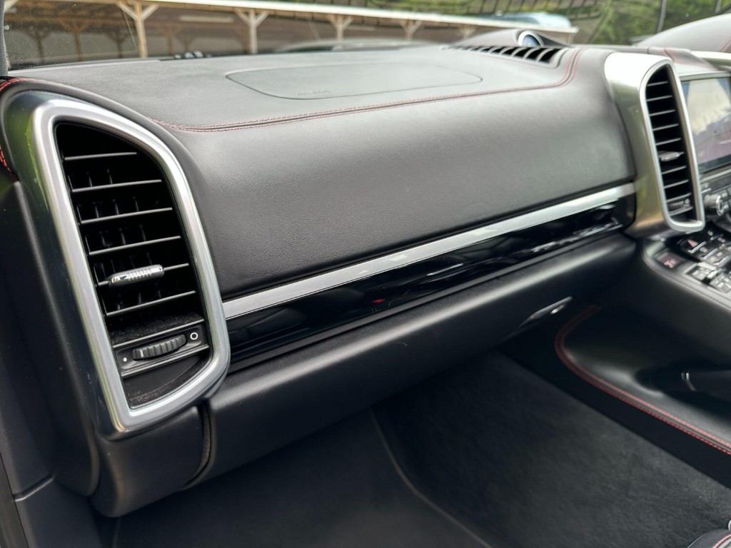 PORSCHE CAYENNE 3.0 V6 E-Hybrid S Platinum Edition 2017