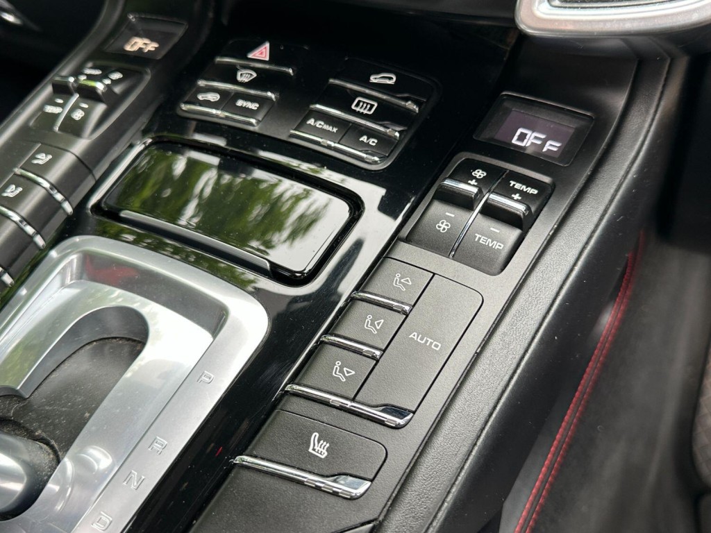 PORSCHE CAYENNE 3.0 V6 E-Hybrid S Platinum Edition 2017