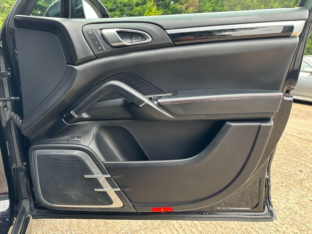 PORSCHE CAYENNE 3.0 V6 E-Hybrid S Platinum Edition 2017