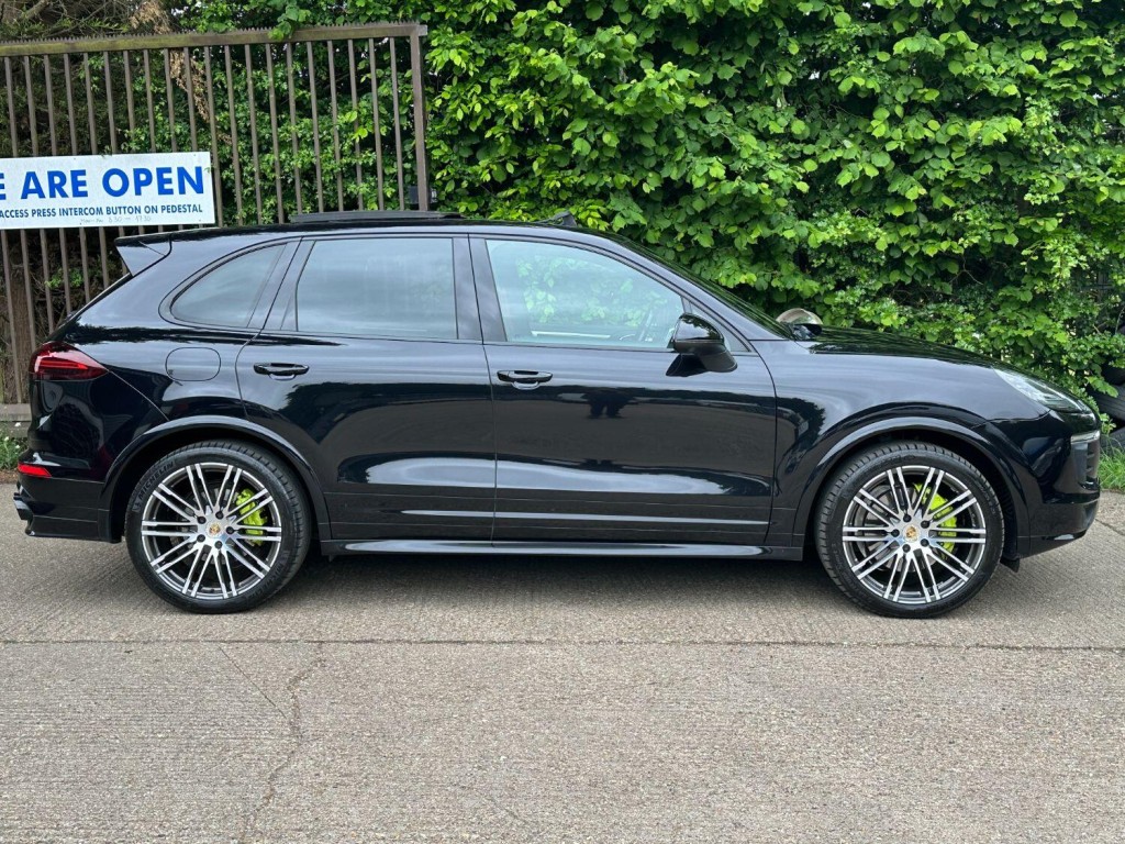 PORSCHE CAYENNE 3.0 V6 E-Hybrid S Platinum Edition 2017