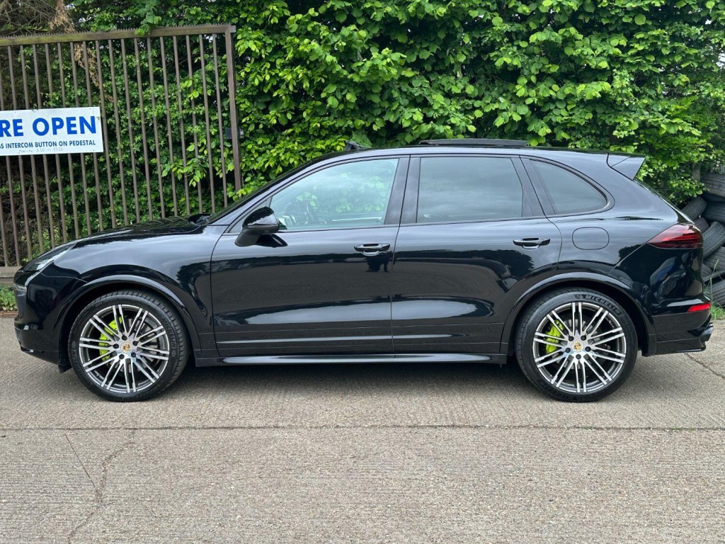 PORSCHE CAYENNE 3.0 V6 E-Hybrid S Platinum Edition 2017