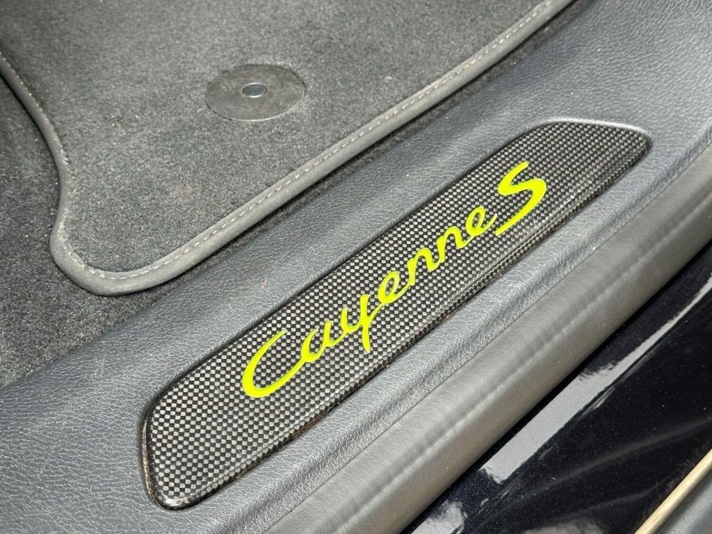 PORSCHE CAYENNE 3.0 V6 E-Hybrid S Platinum Edition 2017