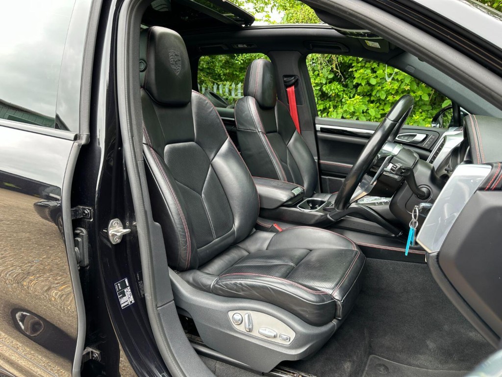 PORSCHE CAYENNE 3.0 V6 E-Hybrid S Platinum Edition 2017