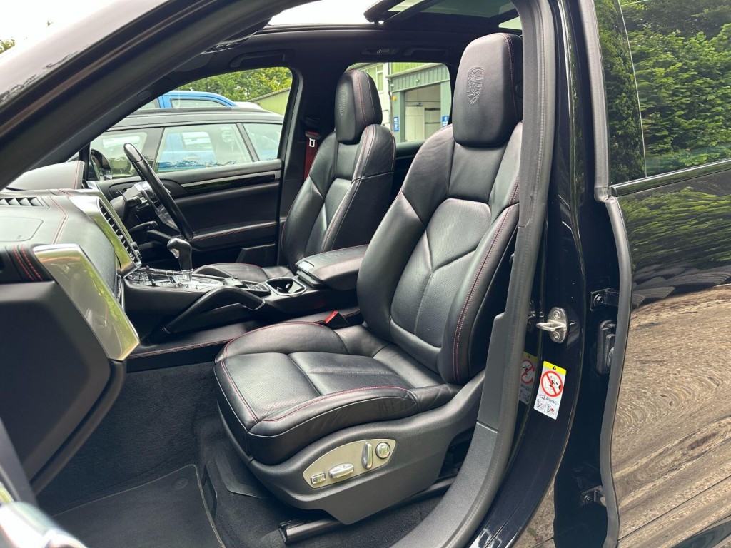 PORSCHE CAYENNE 3.0 V6 E-Hybrid S Platinum Edition 2017