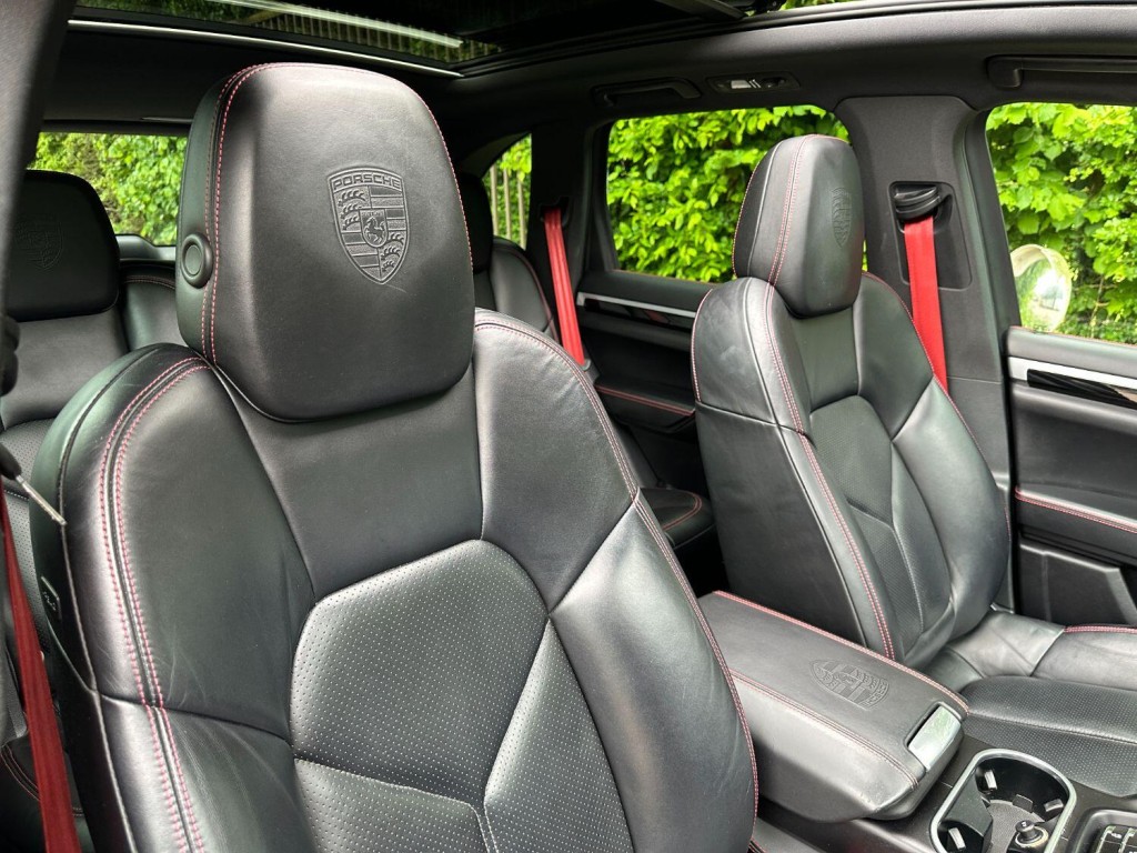 PORSCHE CAYENNE 3.0 V6 E-Hybrid S Platinum Edition 2017