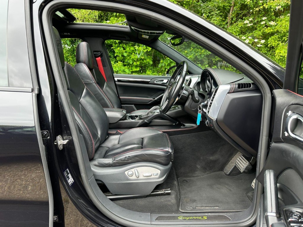 PORSCHE CAYENNE 3.0 V6 E-Hybrid S Platinum Edition 2017