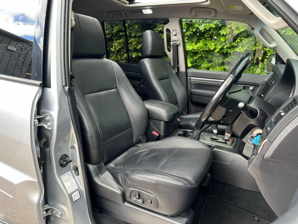 MITSUBISHI SHOGUN 3.2 DI-DC Elegance 2010