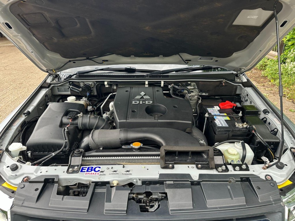 MITSUBISHI SHOGUN 3.2 DI-DC Elegance 2010