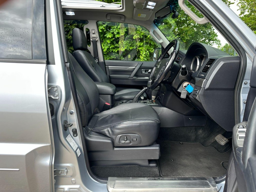 MITSUBISHI SHOGUN 3.2 DI-DC Elegance 2010