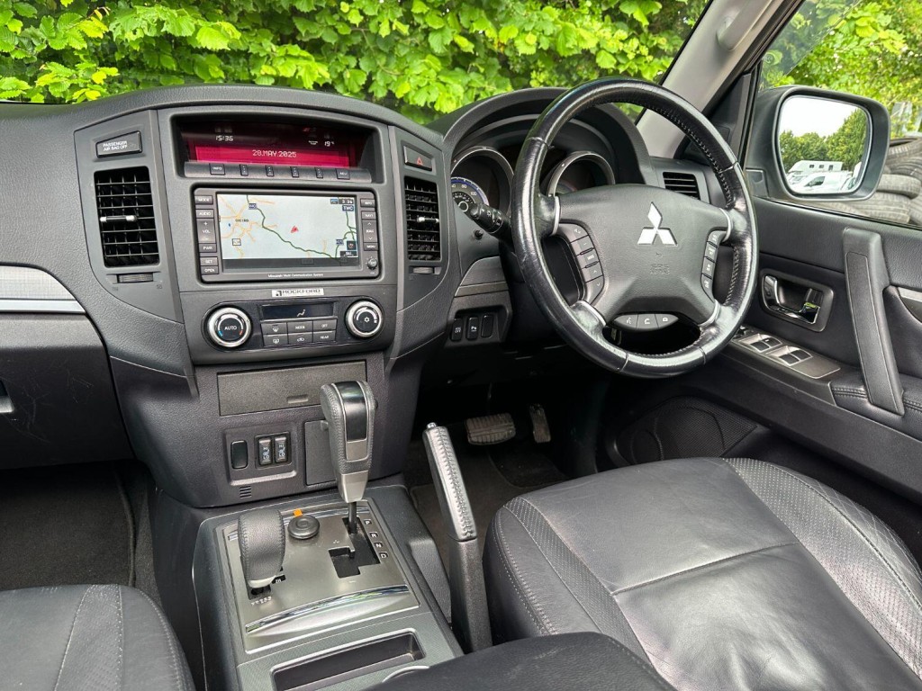 MITSUBISHI SHOGUN 3.2 DI-DC Elegance 2010