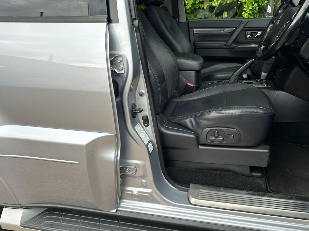 MITSUBISHI SHOGUN 3.2 DI-DC Elegance 2010