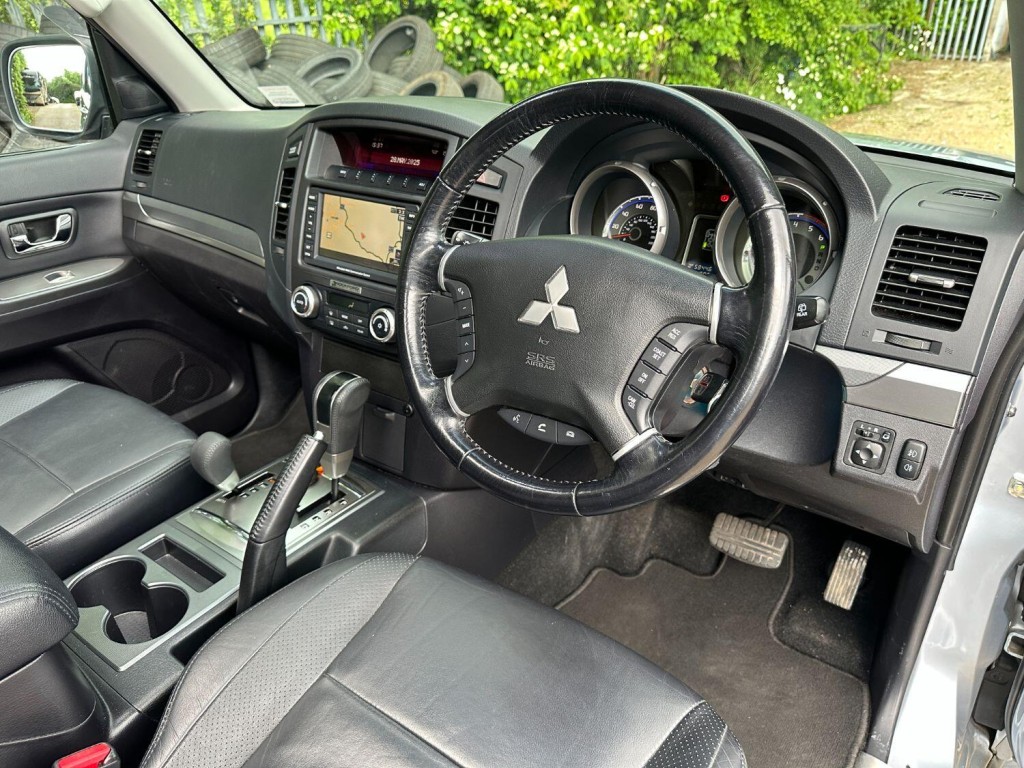 MITSUBISHI SHOGUN 3.2 DI-DC Elegance 2010