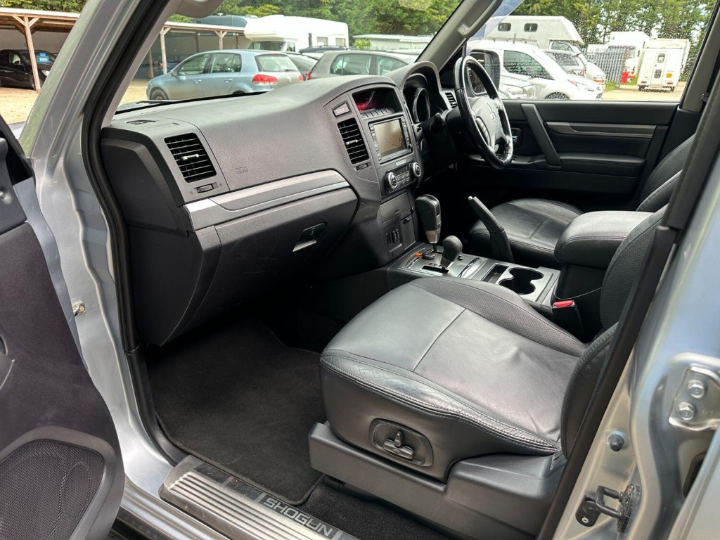 MITSUBISHI SHOGUN 3.2 DI-DC Elegance 2010