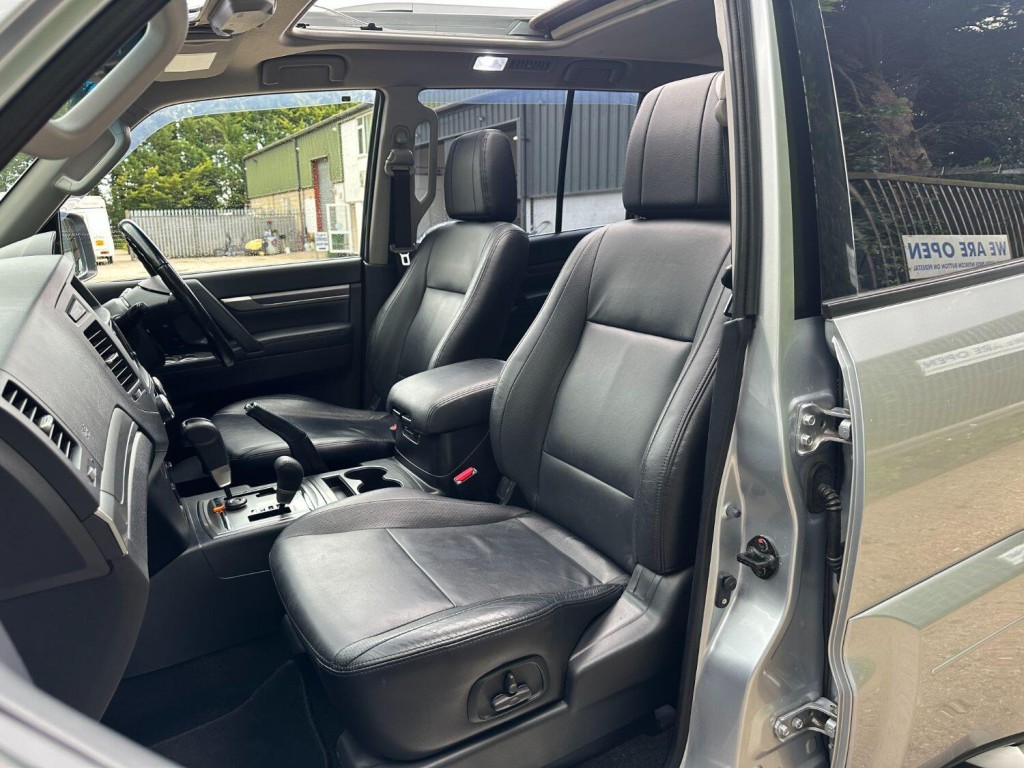 MITSUBISHI SHOGUN 3.2 DI-DC Elegance 2010