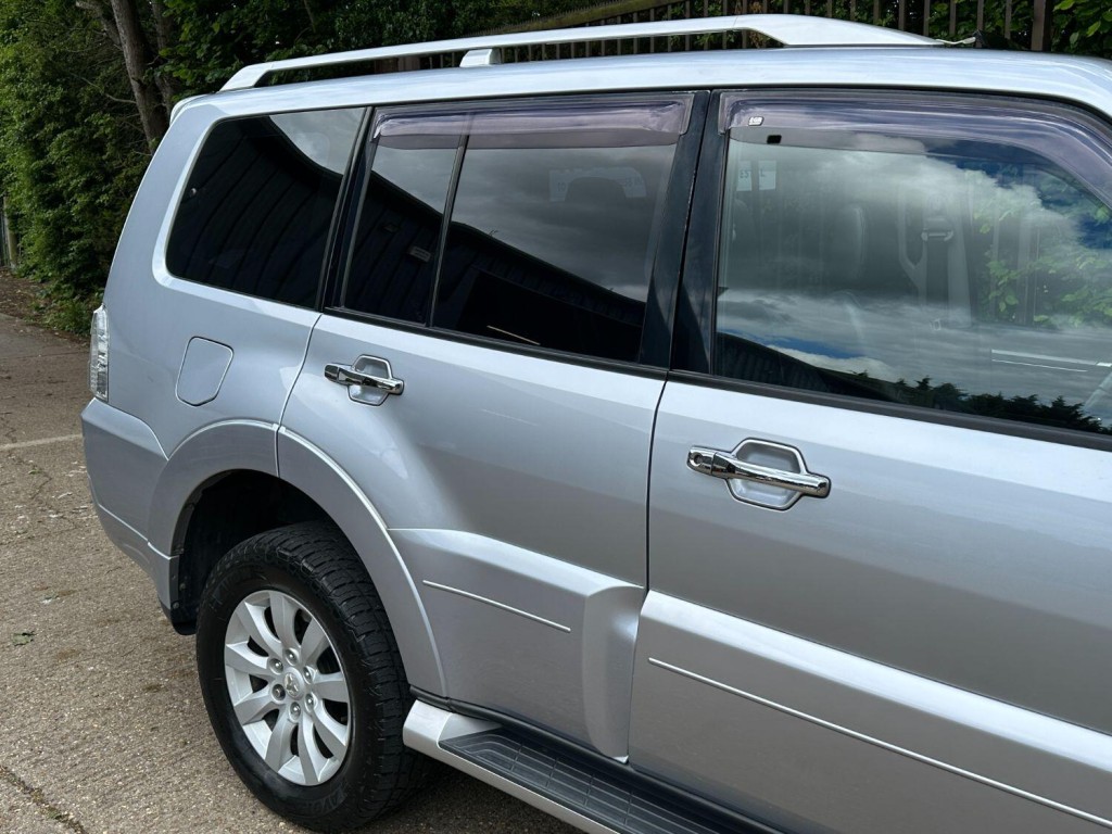 MITSUBISHI SHOGUN 3.2 DI-DC Elegance 2010