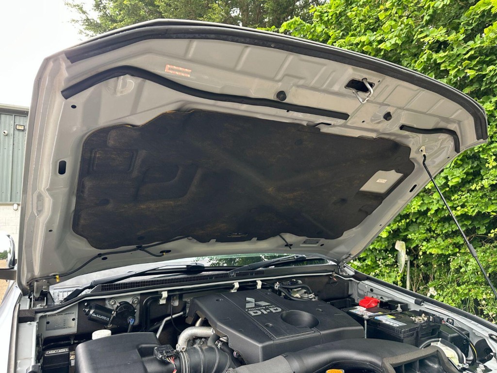 MITSUBISHI SHOGUN 3.2 DI-DC Elegance 2010