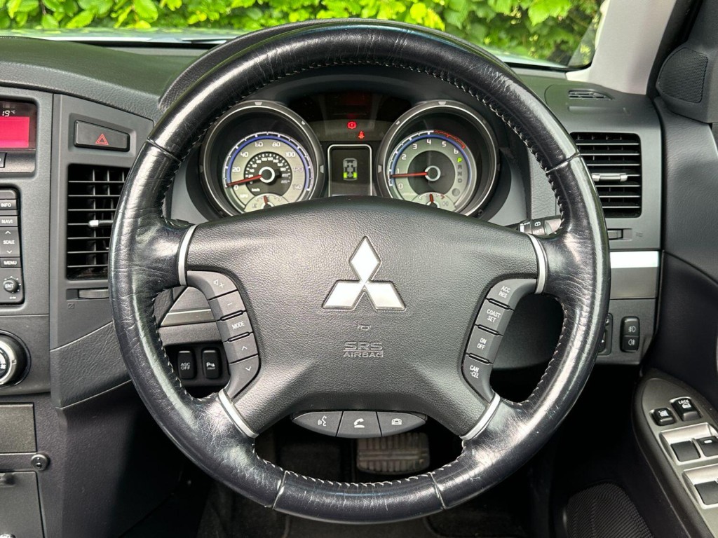 MITSUBISHI SHOGUN 3.2 DI-DC Elegance 2010