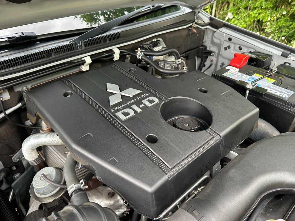 MITSUBISHI SHOGUN 3.2 DI-DC Elegance 2010