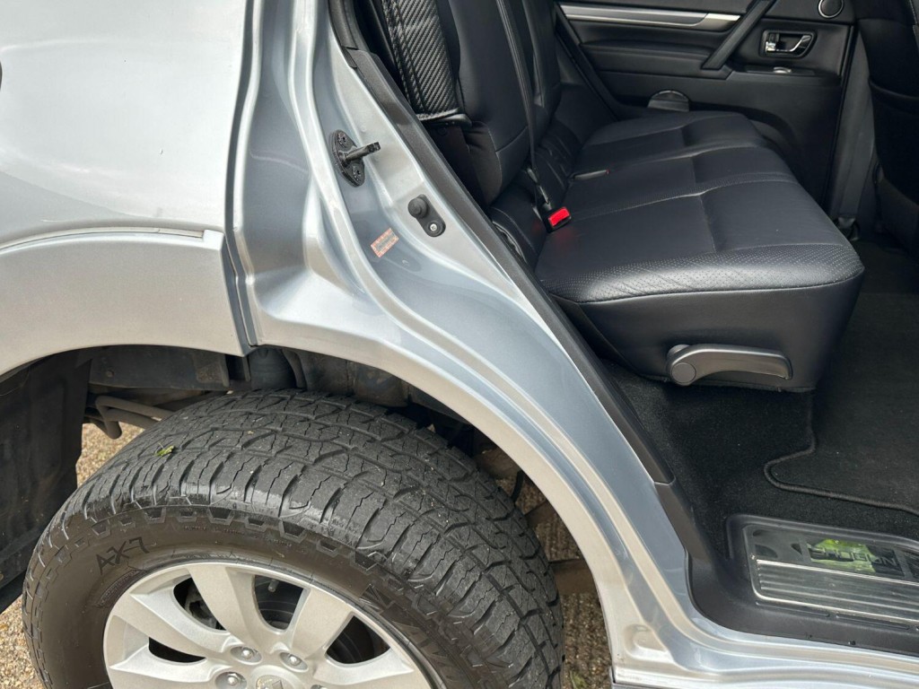 MITSUBISHI SHOGUN 3.2 DI-DC Elegance 2010