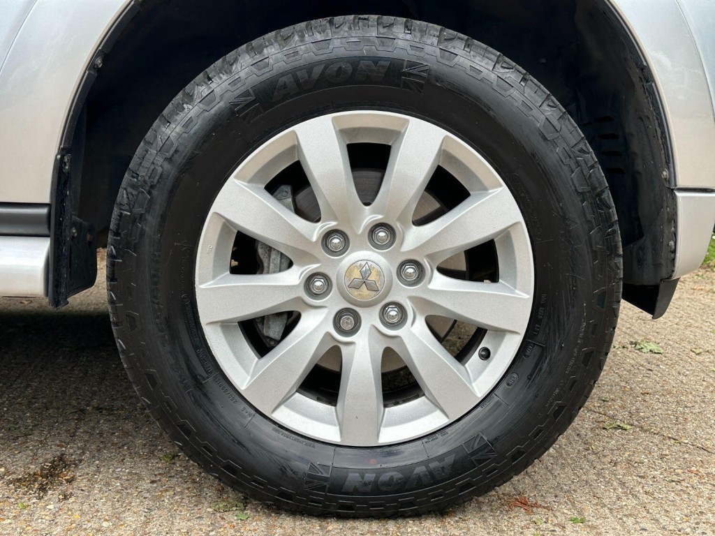 MITSUBISHI SHOGUN 3.2 DI-DC Elegance 2010